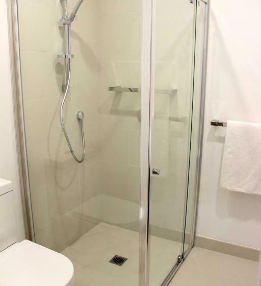 스위트, Whitehorse Apartment