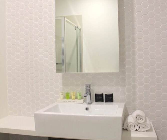 스위트, Whitehorse Apartment