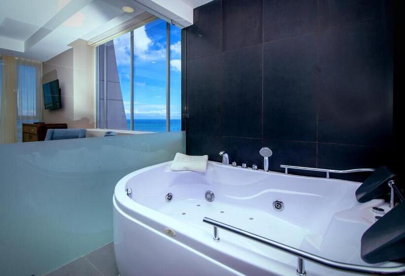 디럭스 스위트 킹 침대, Wyndham Manta Sail Plaza Hotel And Convention Center