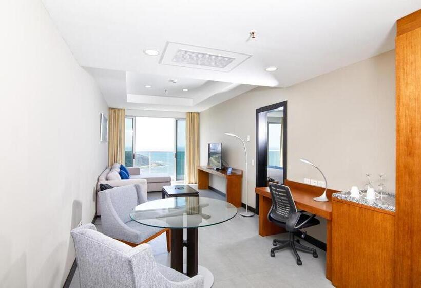 디럭스 스위트 킹 침대, Wyndham Manta Sail Plaza Hotel And Convention Center