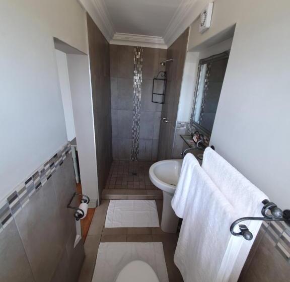 Номер Стандарт с Балконом, Alabaster Box Guesthouse