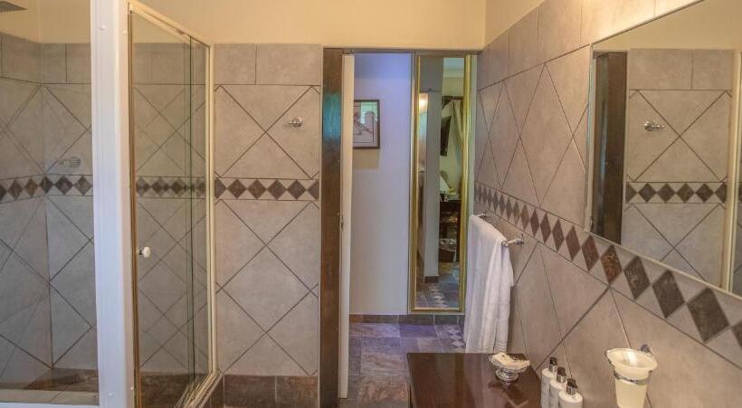 Номер Deluxe, At Heritage House
