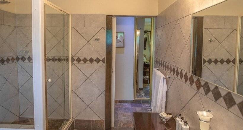 Номер Deluxe, At Heritage House
