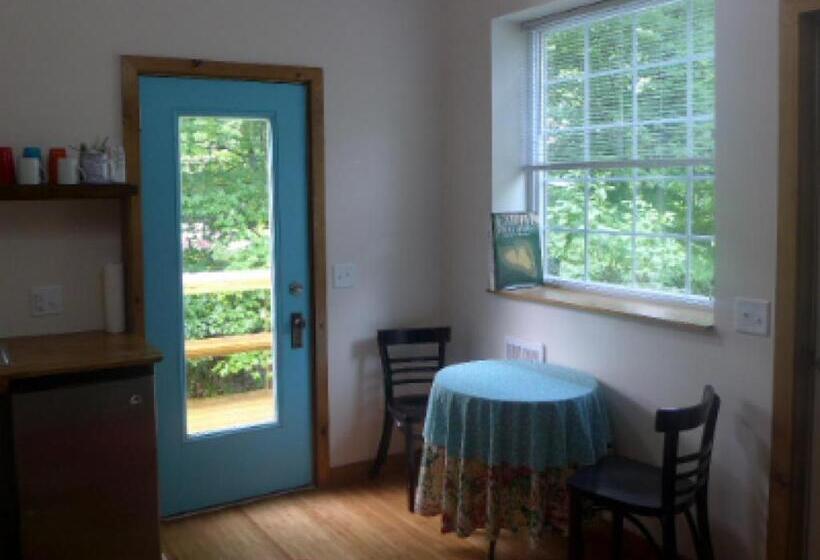 Студио Стандарт Вид на Сад, Morning Glory B&b