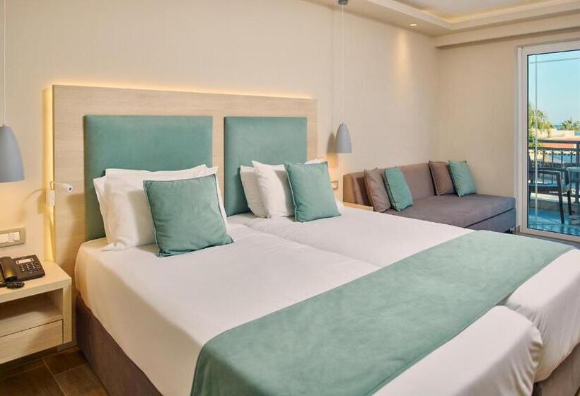 اتاق راحتی با چشمانداز استخر, Palazetto Suites Zakynthos   Adults Only