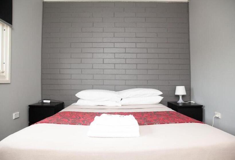 Семейный Номер Deluxe, Royal Hotel Singleton