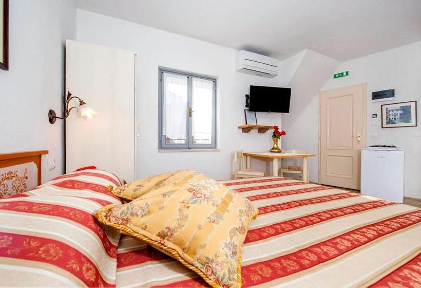 스탠다드 스튜디오, Guest House Sotto I Volti Centro Storico