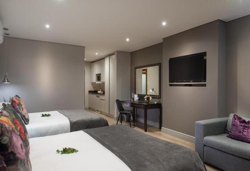 Семейный Номер, River Place Manor