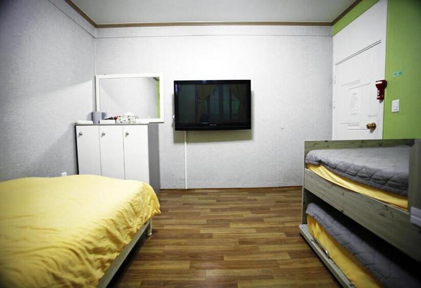 חדר סטנדרט לשלושה, Yeosuro Guesthouse   Hostel