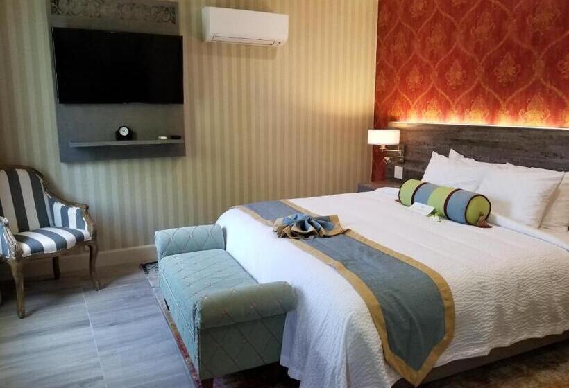 מיטת קינג בסוויטה, Sens Hotel & Vanne Bistro Berkeley