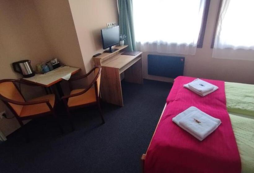 家庭房间共用浴室, Jázmin Panzió Közös Konyhával