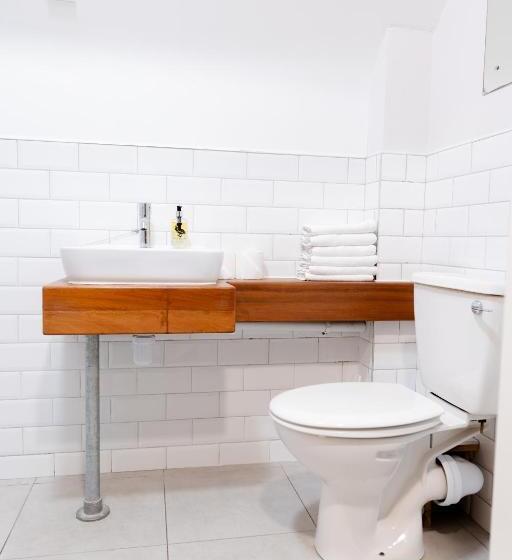 تختخواب در اتاق مشترک, The Nest Boutique Hostel
