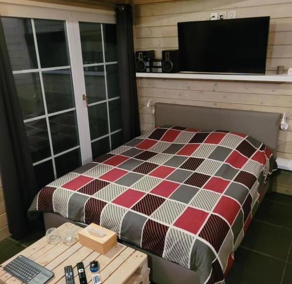 کلبه ییلاقی, B&b Jo   Li