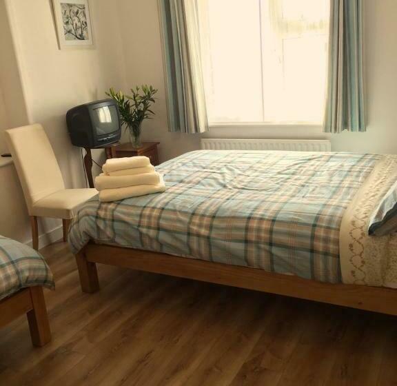 חדר משפחתי צדדי נוף לים, O'neill's Bed&breakfast