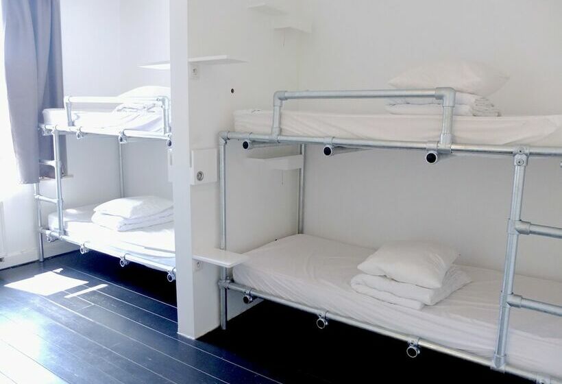 اتاق استاندارد چهارنفره با سرویس بهداشتی مشترک, Hostel 47