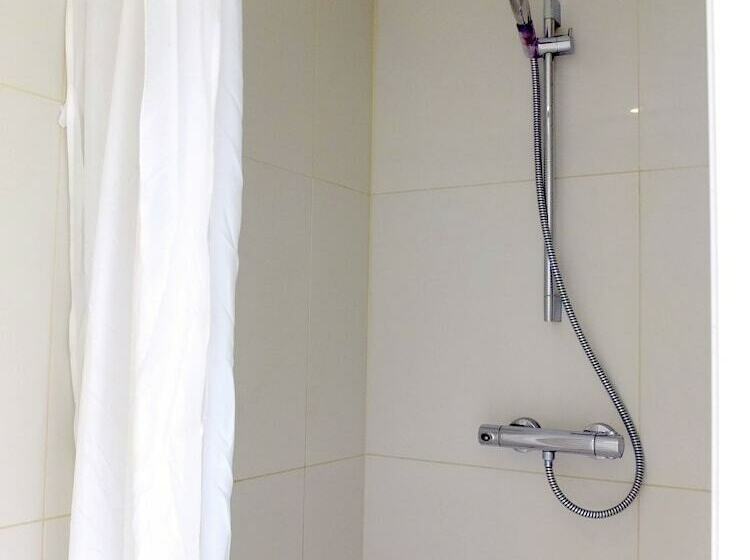 اتاق استاندارد چهارنفره با سرویس بهداشتی مشترک, Hostel 47