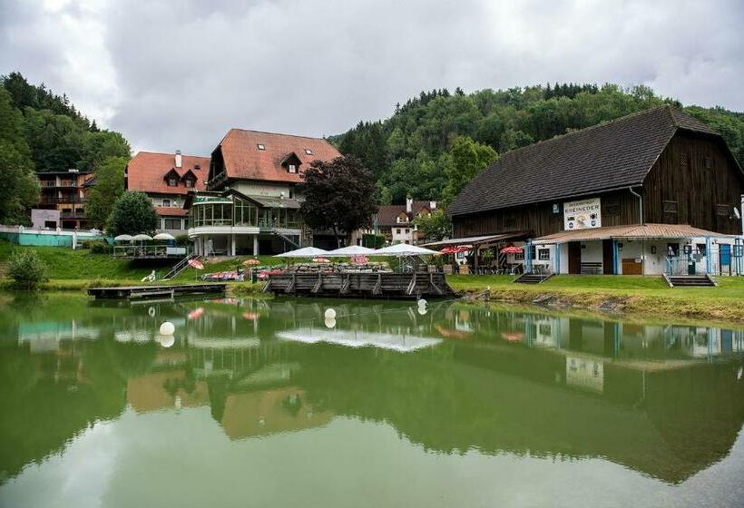 Classic room with balcony, Seegasthof Breineder   Familien & Seminar