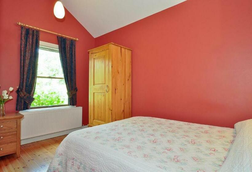 Standard Triple Room, Ash Grove House