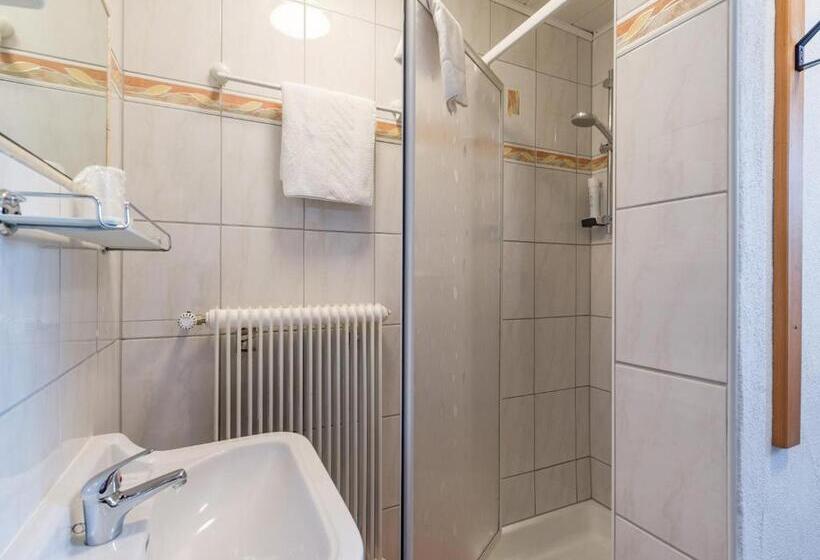 חדר משפחתי, Haus Tirol