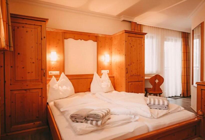 اتاق خانوادگی, Posers Bergwelt B&b