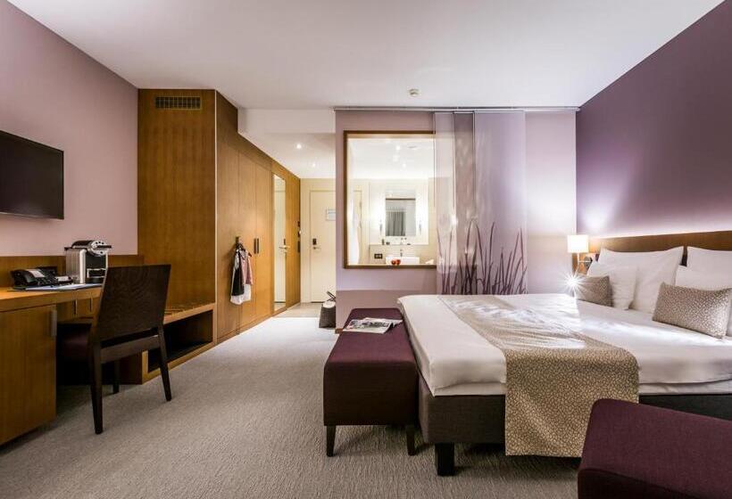 Superior room with lake view, Deltapark Vitalresort