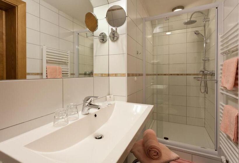 Апартаменты 2 Спальни, Montfort
