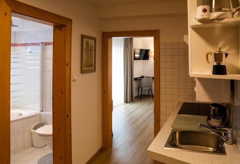 Апартаменты 2 Спальни, Montfort