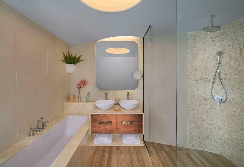 带大床的豪华间, The Retreat Palm Dubai Mgallery By Sofitel