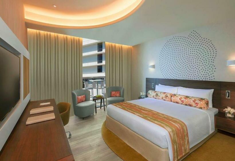 带大床的豪华间, The Retreat Palm Dubai Mgallery By Sofitel