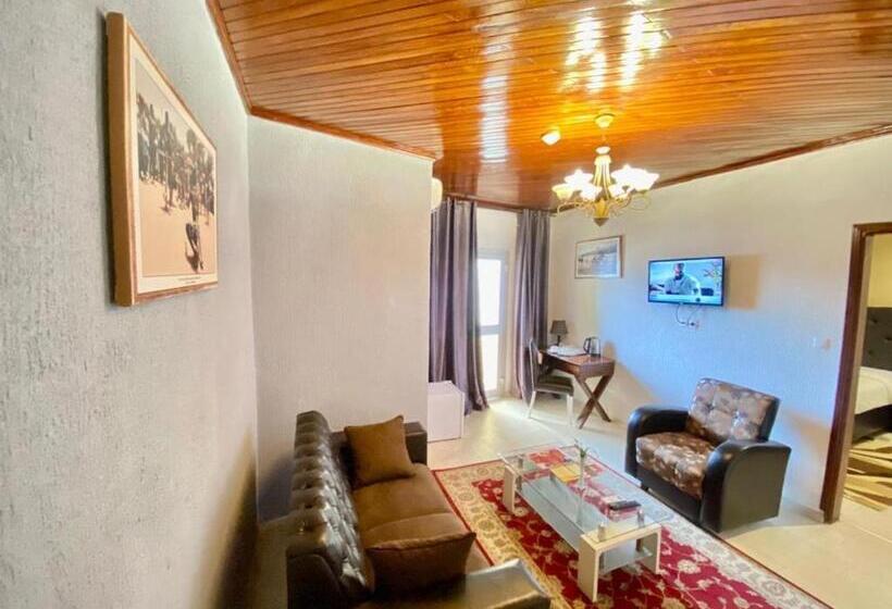سوییت جونیور, Fini Hotel Bobende