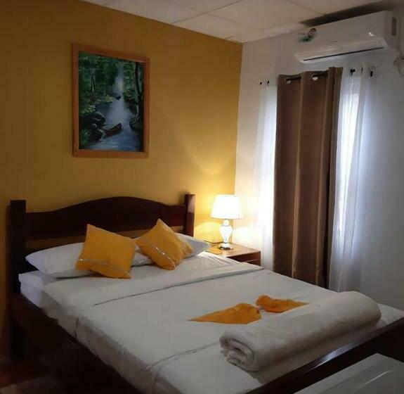 Номер Deluxe, Saint Charles Inn, Belize Central America