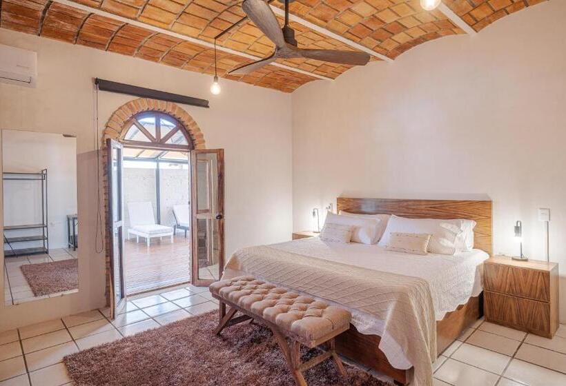 Junior Suite z Tarasem, El Refugio De Sayulita   Health And Wellness House