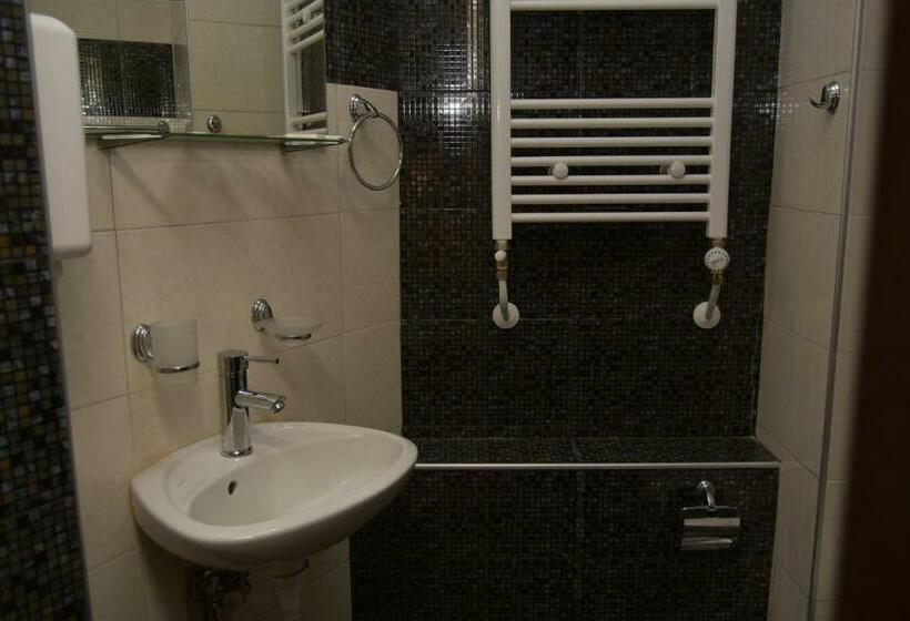 Номер Стандарт с Балконом, Family Hotel Balkana