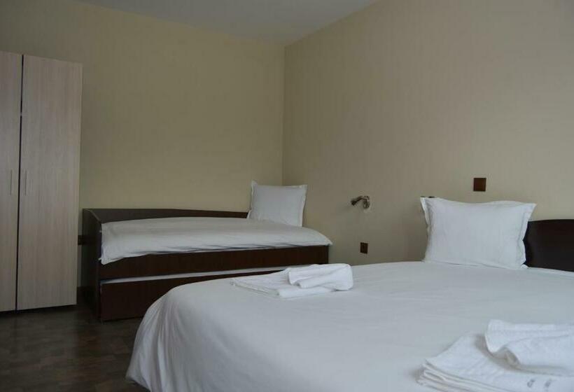 Четырехместный Номер Стандарт с Балконом, Family Hotel Balkana