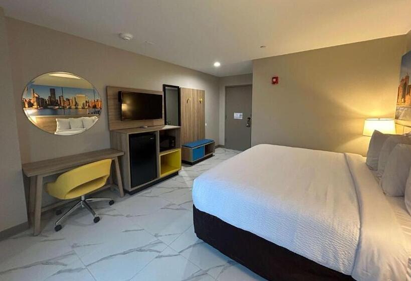 اتاق استاندارد با تخت بزرگ برای معلولان, Days Inn By Wyndham Staten Island