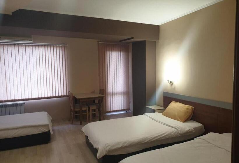 スタンダードトリプルルーム, Family Hotel Gotse Delchev