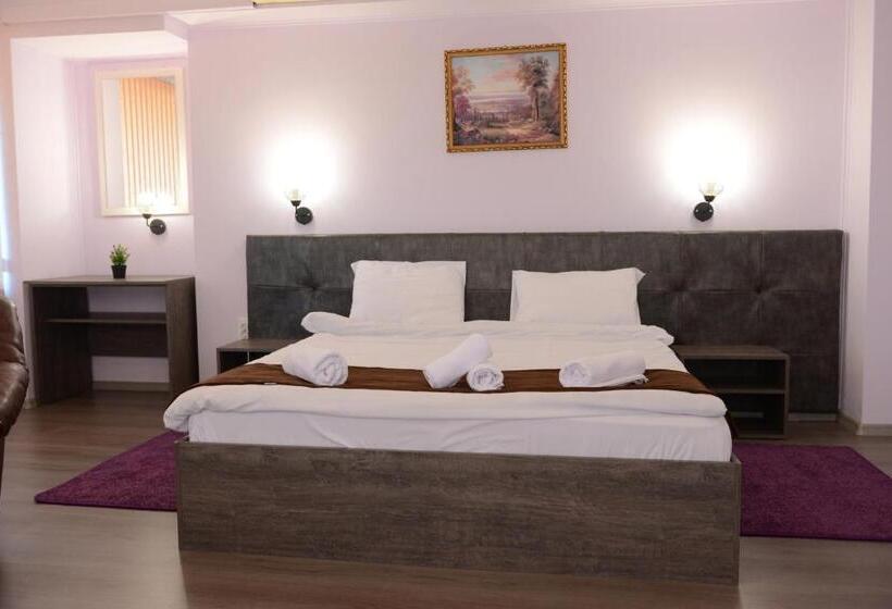 Номер Deluxe с Балконом, Family Hotel Gotse Delchev