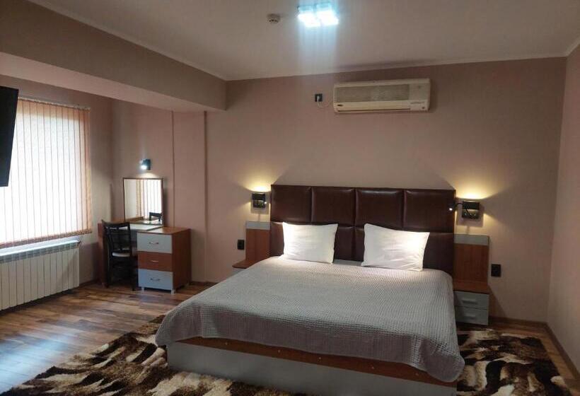 デラックススイート, Family Hotel Gotse Delchev