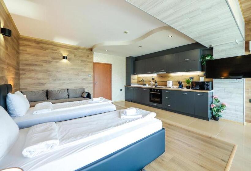 スタンダードスタジオ, Family Hotel Gotse Delchev