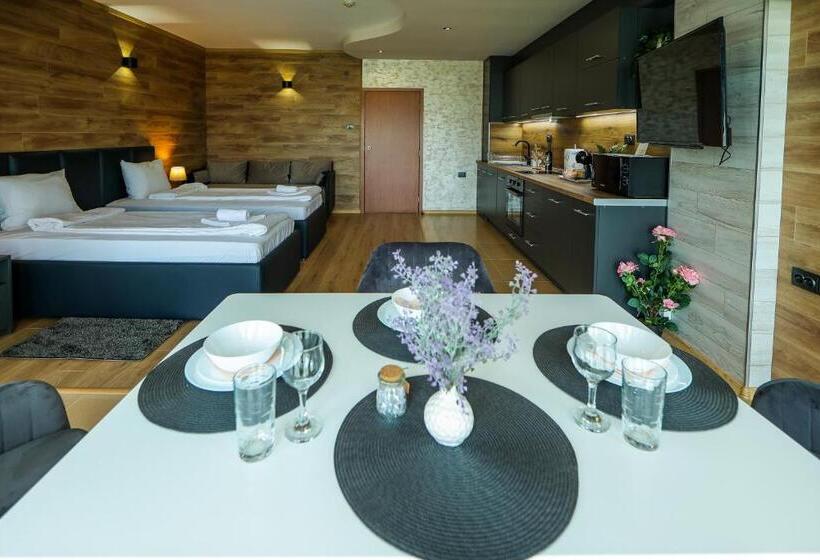 スタンダードスタジオ, Family Hotel Gotse Delchev