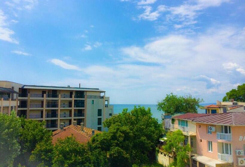 Полулюкс, Family Hotel Jupiter
