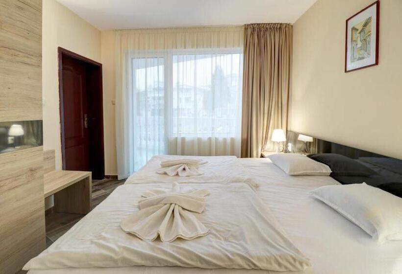 Полулюкс, Family Hotel Jupiter