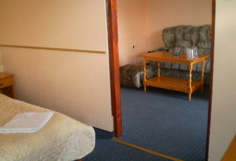 جناح مطلّ علي البحر, Family Hotel White House