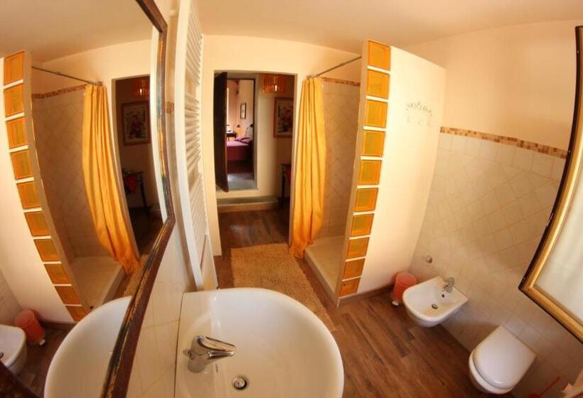 اتاق استاندارد سه نفره, B&b Cascina Moncrava