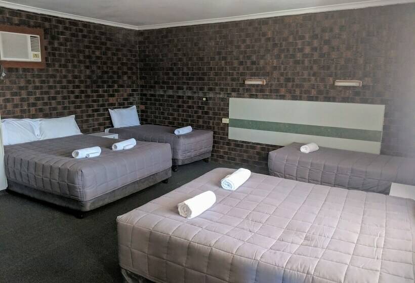 패밀리 룸, City Lights Motel