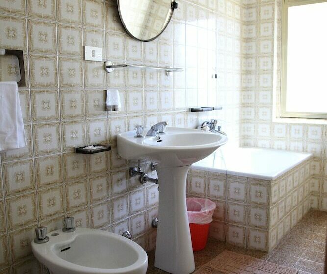 Номер Стандарт Трехместный, Hôtel Bellavista