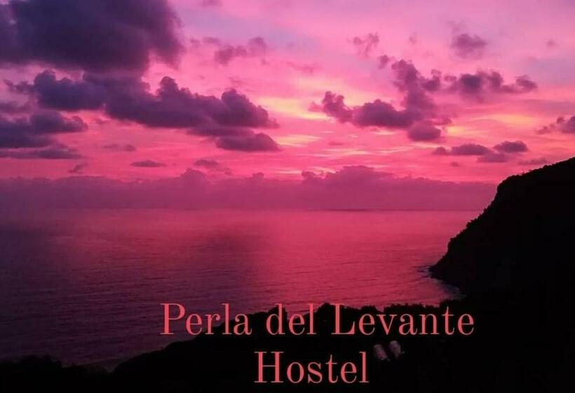 Номер Стандарт Вид на Море, Perla Del Levante Hostel