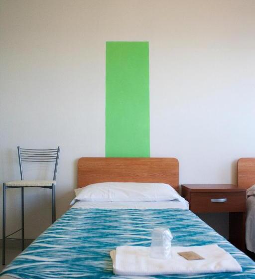 Четырехместный Номер Стандарт Вид на Море, Perla Del Levante Hostel