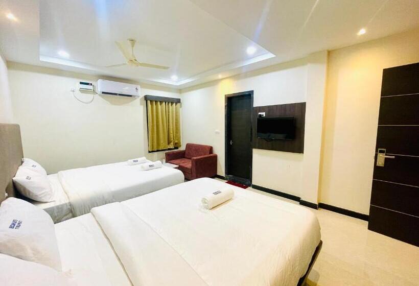 חדר סופריור לארבעה, Deccan Suites, Tirupati