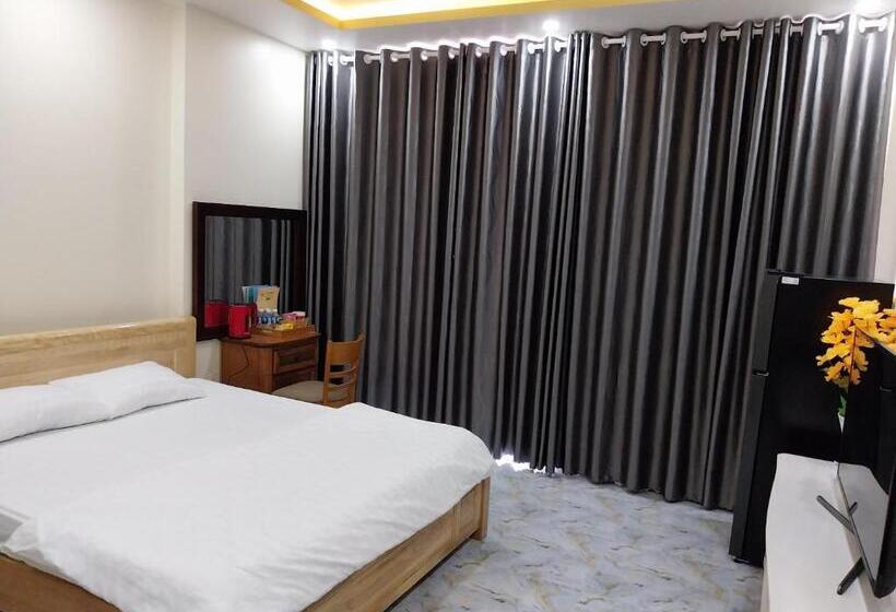 اتاق لوکس, Tân Hiệp